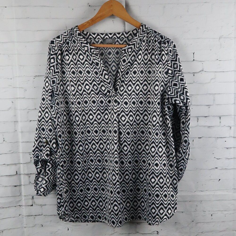NINETY CLOTHING CO BLACK & WHITE GEOMETRIC DESIGN V NECK 3/4 CUFF SLEEVE TOP